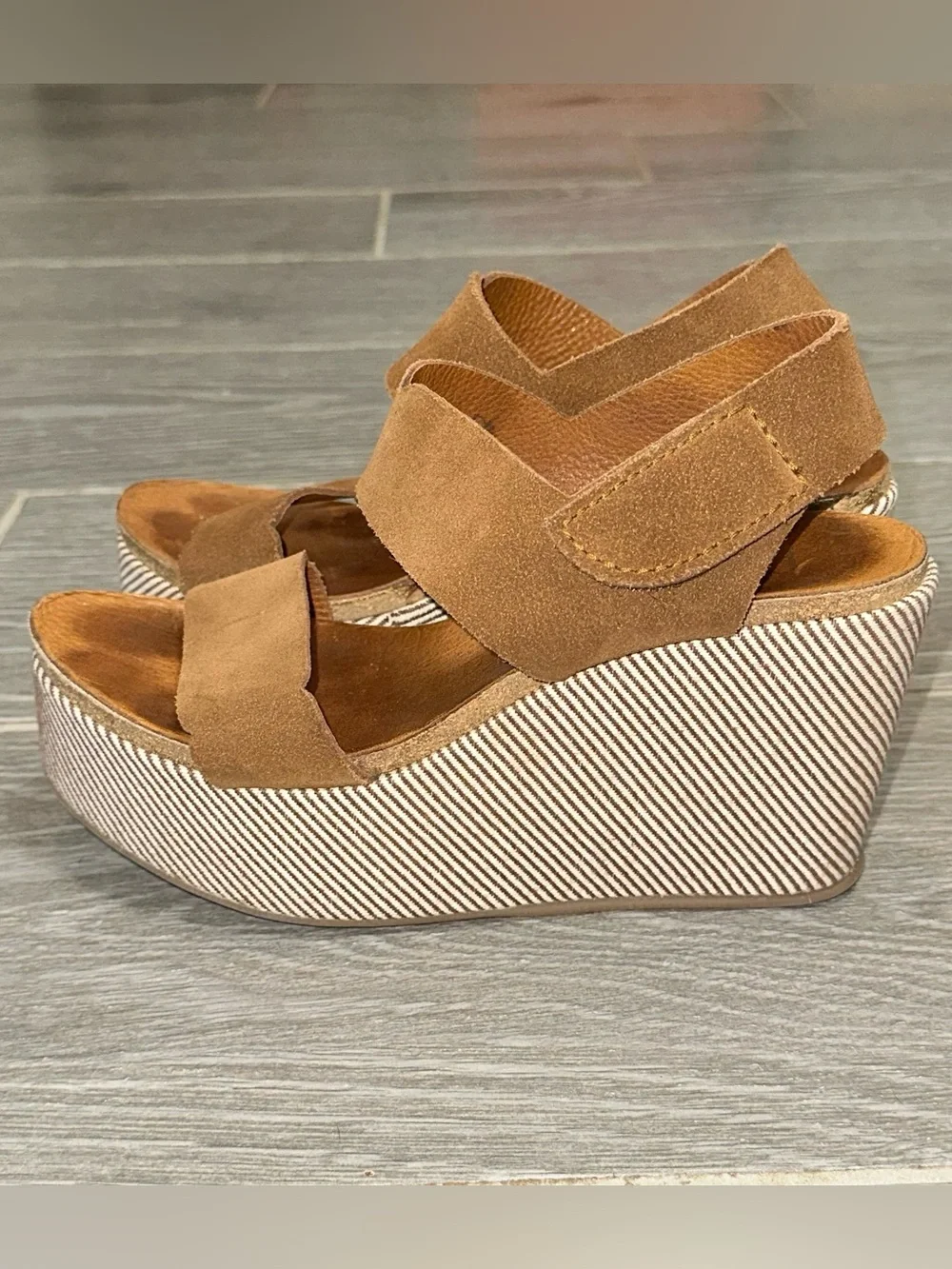Pedro Garcia Brown Suede Scalloped Platform Wedge Women’s 36.5 (6.5 US) Sandals